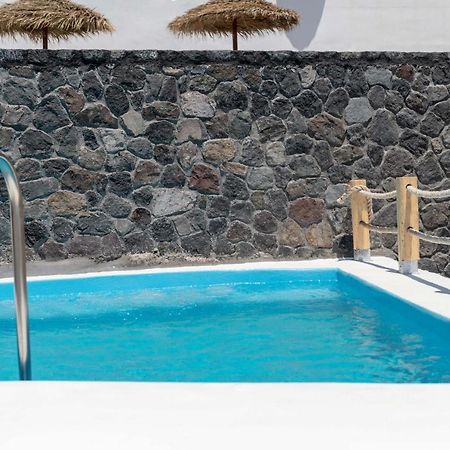 White Dream Suites Фира Екстериор снимка