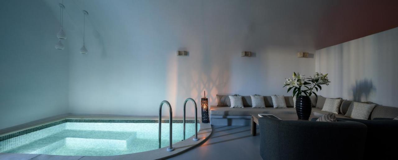 White Dream Suites Фира Екстериор снимка