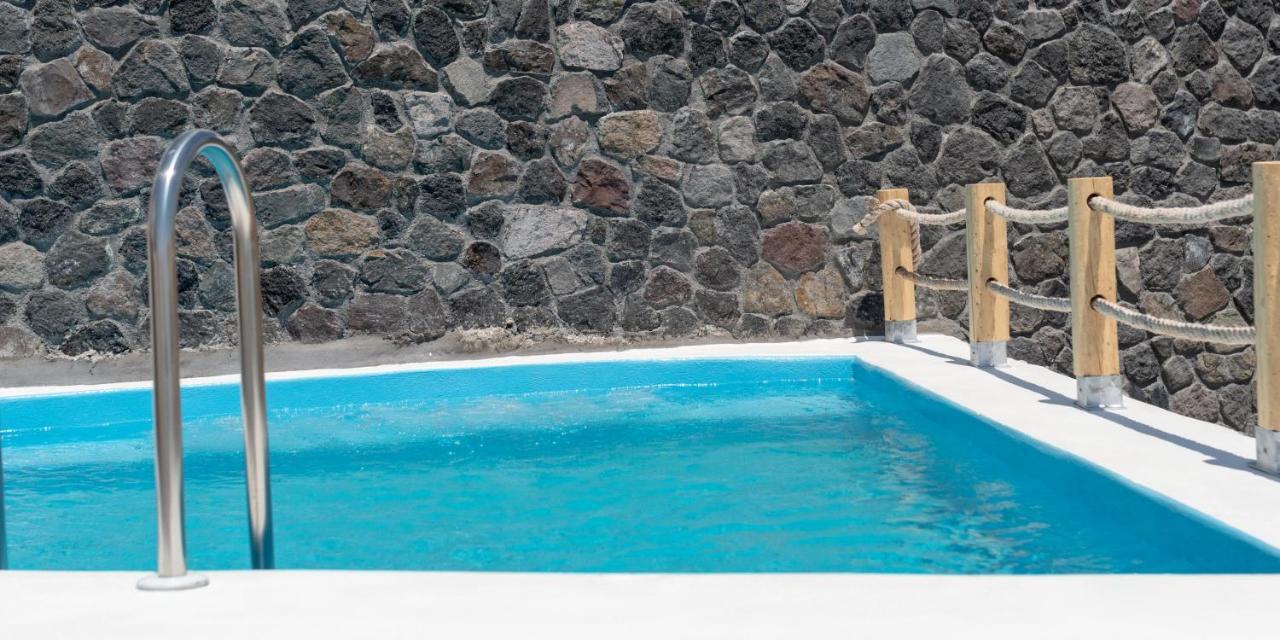 White Dream Suites Фира Екстериор снимка